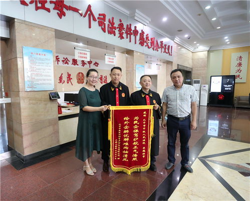 巴中中院優化營商環境初見成效，企業贈送錦旗表謝意